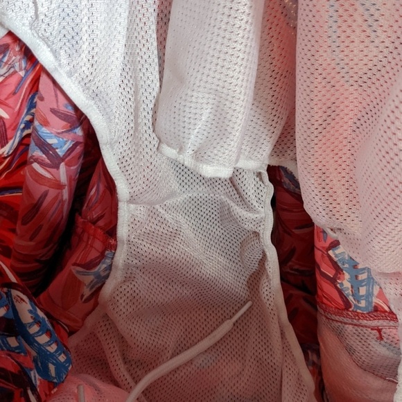 Vineyard Vines Red Blue Batik Shark Print Swim Trunks Shorts Mens Size XL - Picture 8 of 12